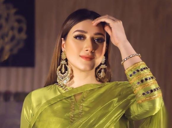 actress momina iqbal
