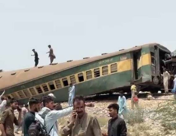 karachi train accident