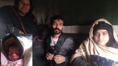 women delivery in train