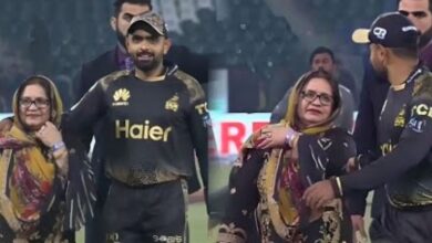 babar azam and his mother in psl