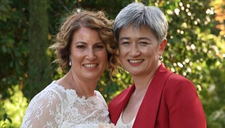 foreign minister of australia weds with lady friend