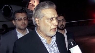 ishaq dar in airport