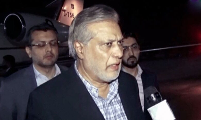 ishaq dar in airport
