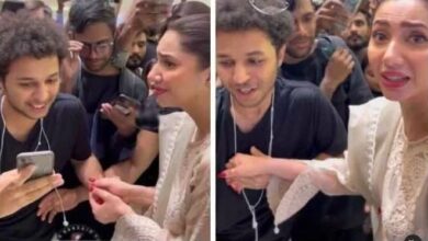 mahira khan and his fan