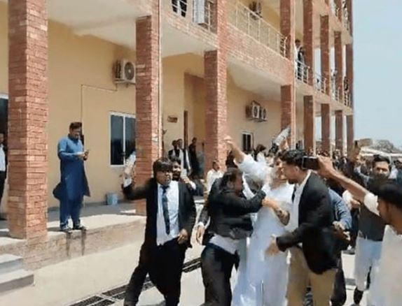 attack on khawar manika