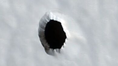 A mysterious crater discovered on Mars