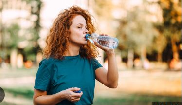 drinking-in-water-bottol