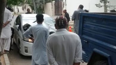 firing on car in karachi