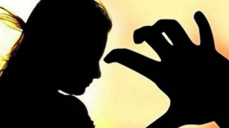 aboused girl by peer