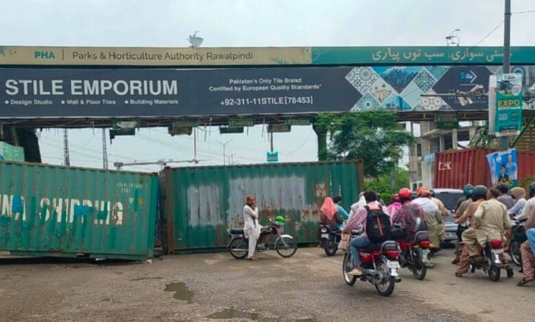 road block due to pti protest