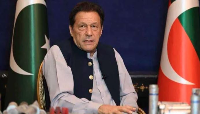 imran khan talking with media