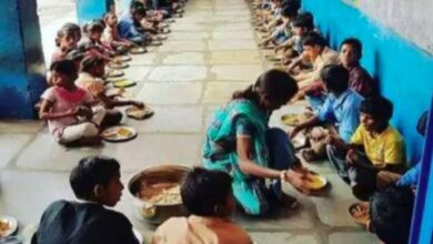 student eat posion food