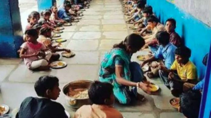 student eat posion food