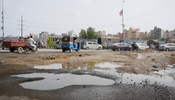 KARACHI ROADS