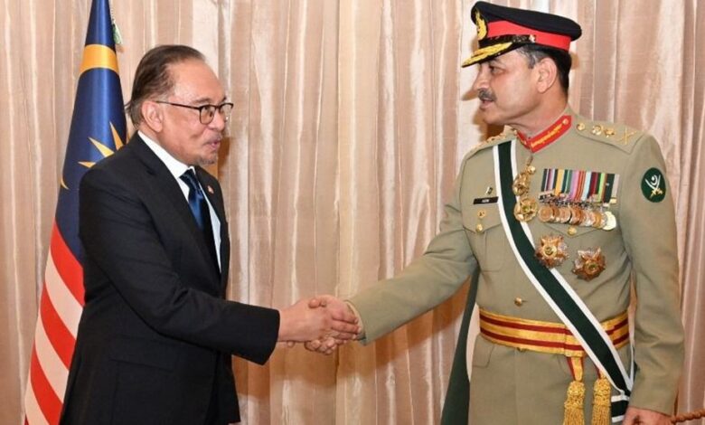 Meeting of the Malaysian Prime Minister with the Army Chief