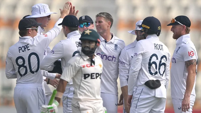 england and pak cricket teams