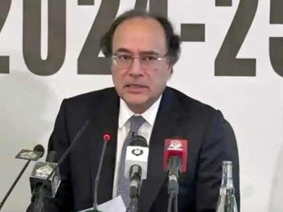 finance minister m aurangzeb