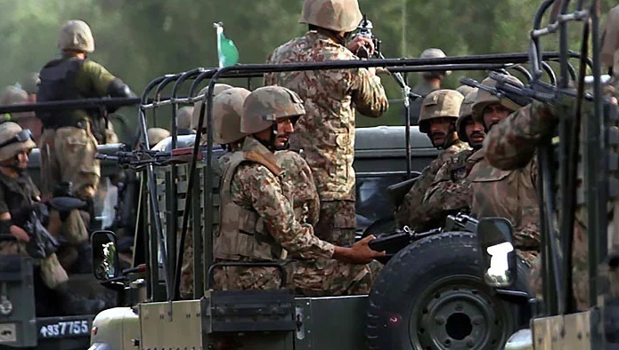 pak army in d chowk