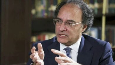 finance minister m aurangzeb