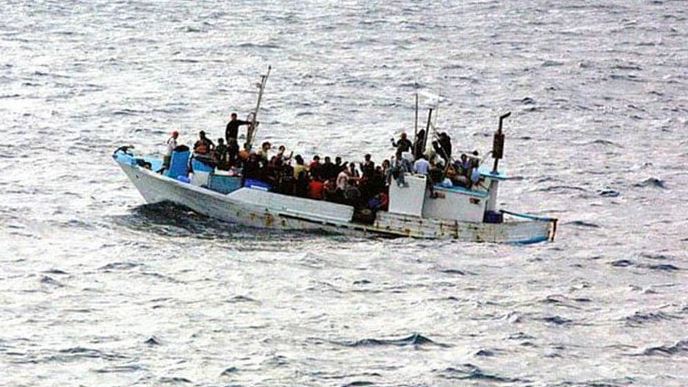 Boat carrying migrants to Spain suffers accident