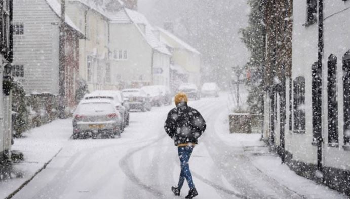 Heavy snowfall in uk