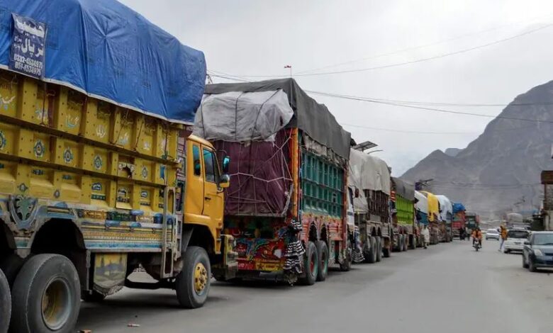 Protesters block Pak-China trade route