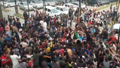 Rain of banknotes at overseas Pakistani's wedding