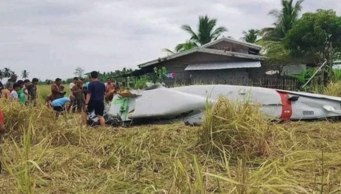 US military plane crashes in the Philippines