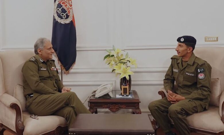 constable shahzad abbas meet with ig punjab