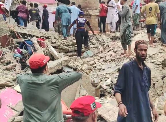 5-storey building collapses