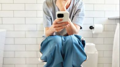 mobile use in toilet