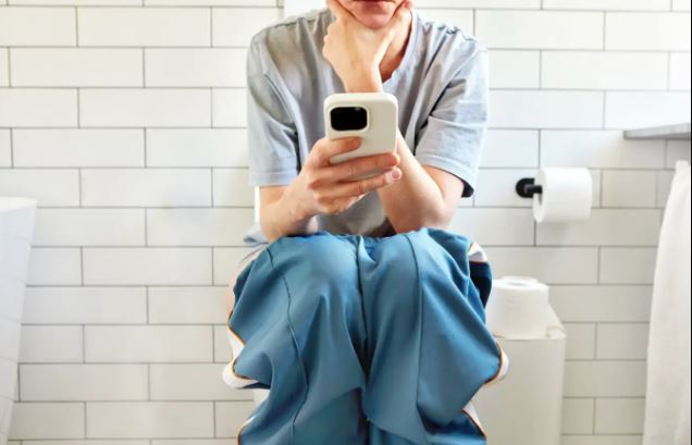 mobile use in toilet