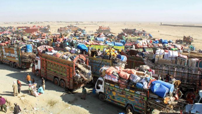 Afghan refugees back to afganistan