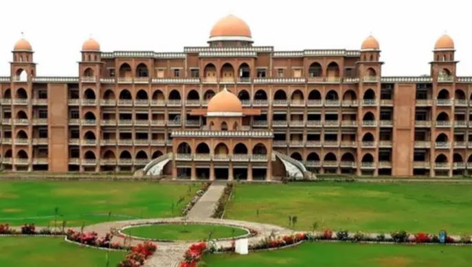 peshawar teacher ban