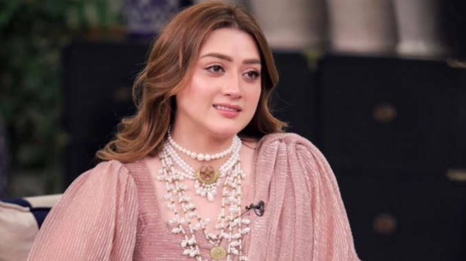 momna iqbal