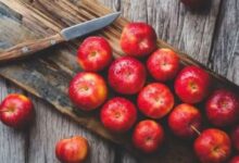 apple eating