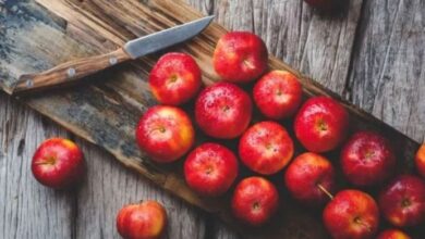 apple eating