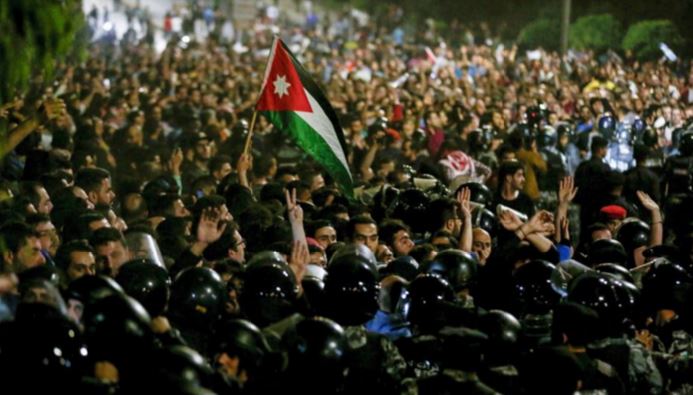 Hundreds of people in Jordan write an open letter to the government