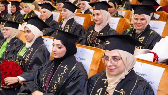 phalsteeni student