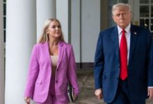 trump leave press secrtry seat