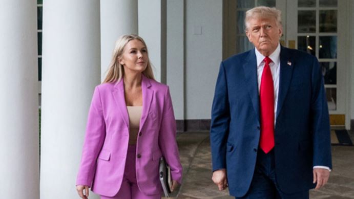 trump leave press secrtry seat