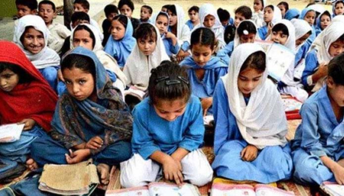 How many hundred thousand girls are out of school in Sindh