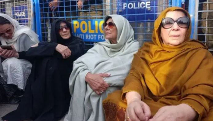 imran khan sisters ban in punjab